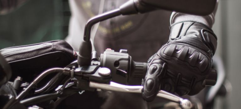 Motorcycle handlebars and throttle